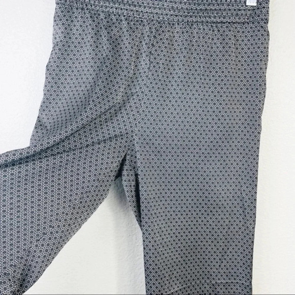 H&M Gray Printed Wide Leg Silky Pants Size 4 - Picture 6 of 6